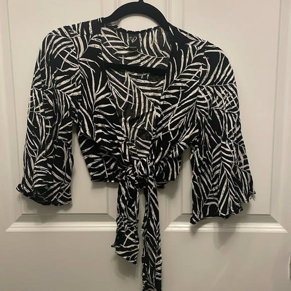 Windsor fluttery sleeve tie top - Picture 2 of 5